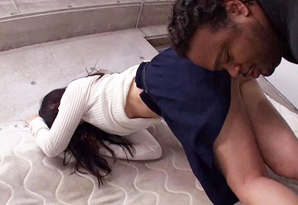 黒人中出し痴● 極太チ○ポに痛がる女もハードピストンで拡張された膣奥で目覚めイキまくる！