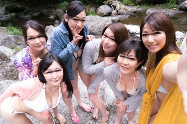 「『おばさんを興奮させてどうするの？』キャンプ場でヤりまくりSPECIAL 青年チ○ポを押しつけられたおばさん妻は嫌がりながらも本当はママ友に自慢したい！！」 VOL.2