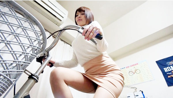 サドルからハミ出る肉厚尻の路上追跡記録 街中で見つけたママチャリおばさんのピタパン尻に我慢できずにバックからねじ込むデカチン即ハメ！断られても強引にイカせるイケメンの荷ケツ高速ピストン口説きSEXを完全収録！！サイクリスト若チ○ポに心奪われたデカ尻妻が旦那…