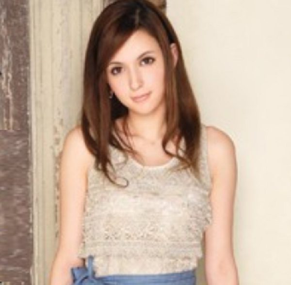 FIRST IDEAPOCKET 水咲ローラ